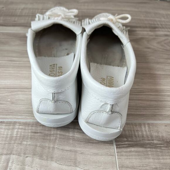 Minnetonka White Leather Women's Moccasin Size 5.5 - Picture 13 of 15